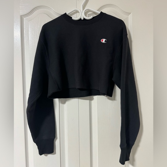 Cropped Champion Sweatshirt - Picture 2 of 3